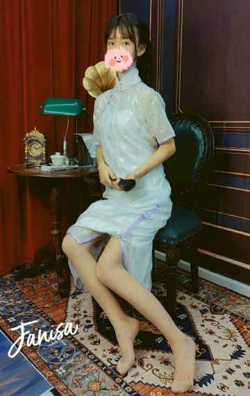 乳房与月亮