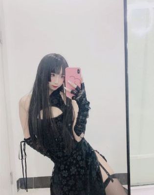他揉捏她两乳不停呻吟小视频